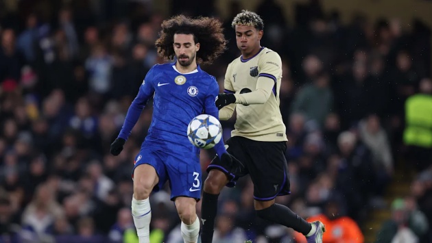 Ảnh bài viết Robert Sanchez “cà khịa” Barcelona: “Cucurella bỏ Yamal vào túi”