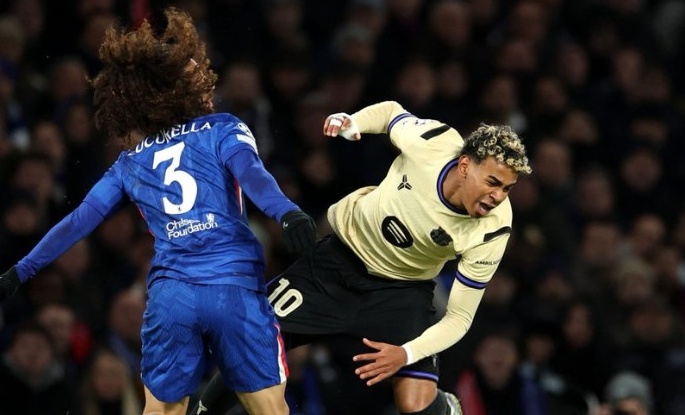 Ảnh bài viết Khi Yamal bị hóa giải: Cucurella trở thành người định đoạt đại chiến ở Stamford Bridge