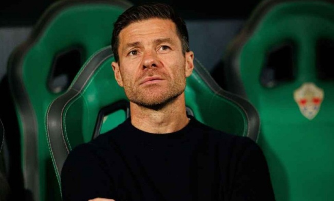 Alonso đối mặt áp lực lớn.