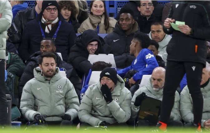 Vẻ mặt phấn khởi của Palmer khi chứng kiến đồng đội ''hủy diệt'' Barcelona.