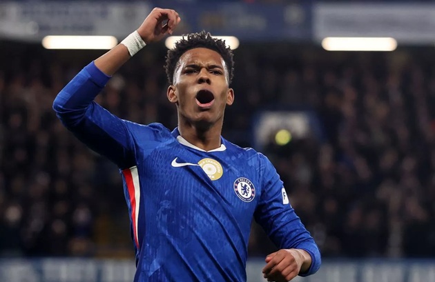 Ảnh bài viết Nguời đại diện tiết lộ Estevao từng suýt gia nhập Barcelona