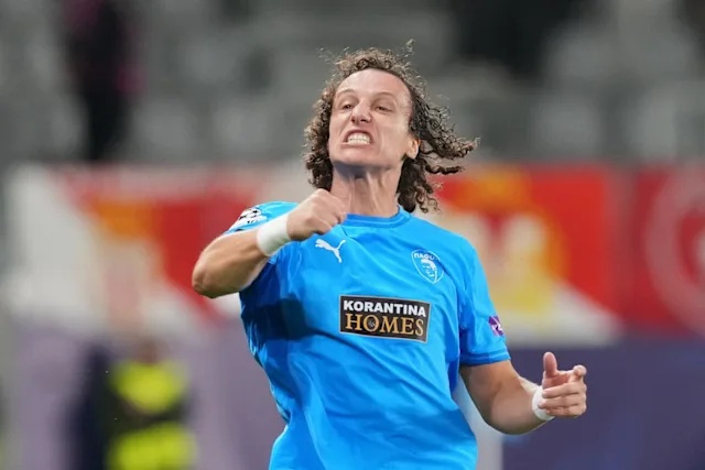 Luiz gây chú ý khi ghi bàn trở lại ở cúp châu Âu.