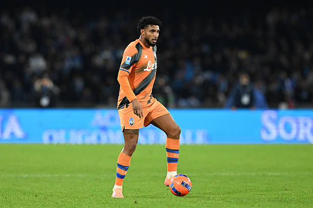 Manchester United dành sự quan tâm đến Ederson. 