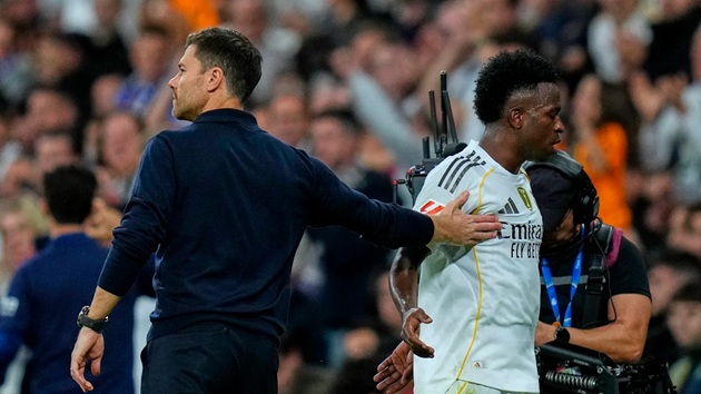 Xabi và Vinicius từng có mâu thuẫn.