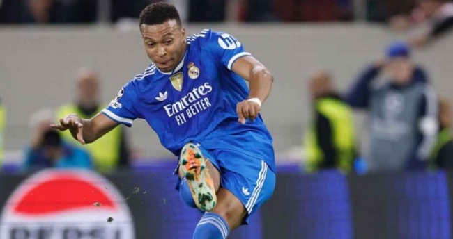 Mbappe tỏa sáng trong màu áo Real.