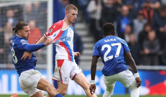 Ảnh bài viết Man Utd nguy cơ vồ hụt Wharton vì điều kiện Champions League