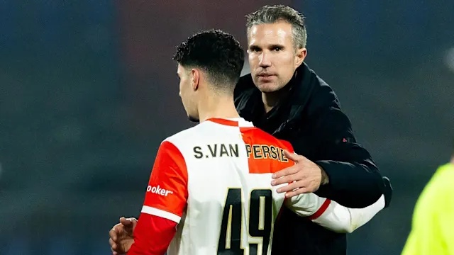 Ảnh bài viết Van Persie cho con trai ra mắt: “Tôi là HLV, không phải cha”