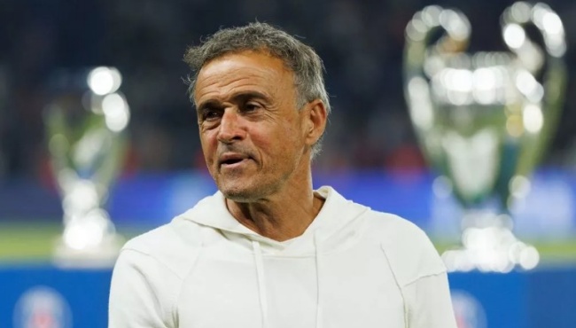 Ảnh bài viết Liverpool nhắm Enrique, Klopp có thể tạm quyền nếu Slot ra đi