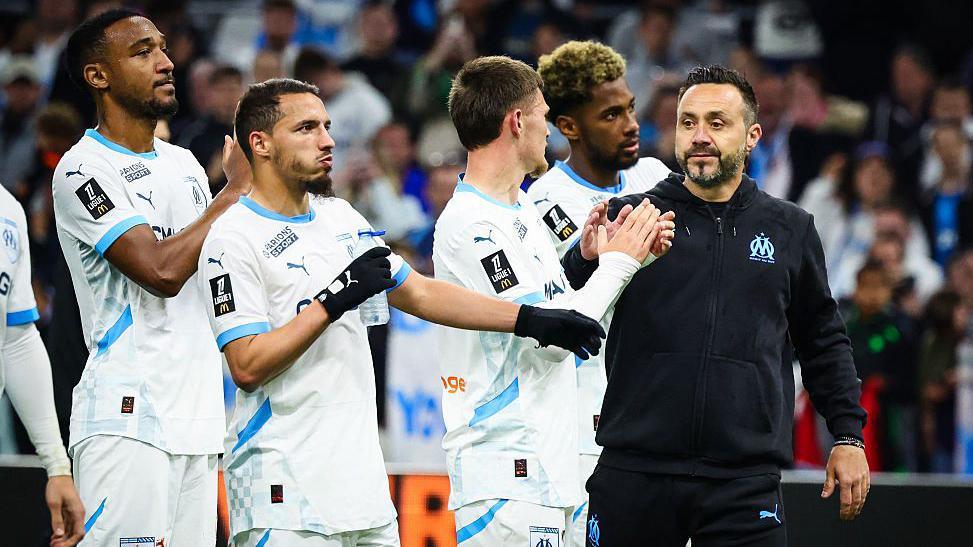 Vị thuyền trưởng người Ý đang giúp đội chủ sân Vel