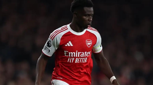 Bukayo Saka cầu hôn thành công bạn gái lâu năm.