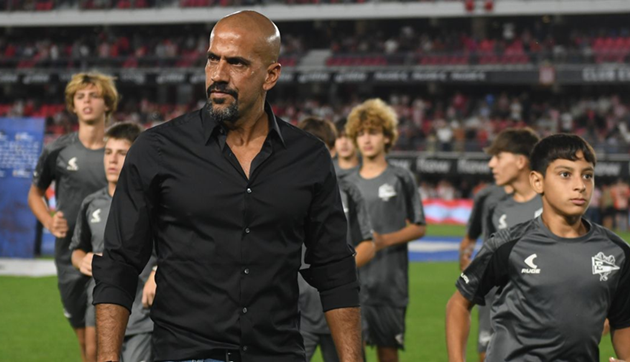 Ảnh bài viết Cựu sao Man Utd bị cấm 6 tháng sau màn chào đón gây tranh cãi