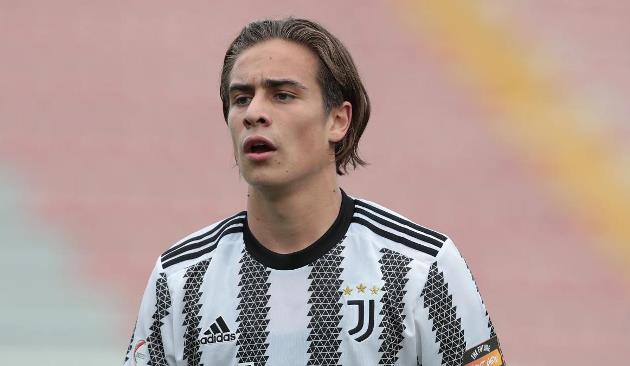 Kenan Yildiz được Arsenal săn đón gắt gao.