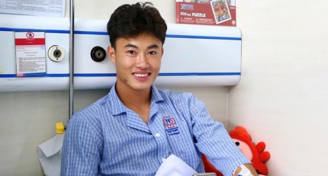 Văn Trường nghỉ hết mùa vì chấn thương.