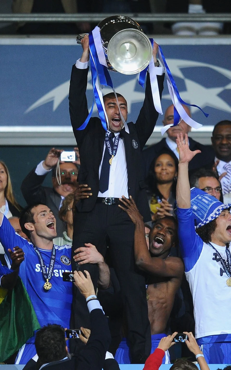 Đoàn kết là chìa khoá để Chelsea lên ngôi UCL lần đầu tiên vào năm 2012.