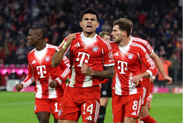 Diaz tỏa sáng đúng lúc để giúp Bayern giành trọn vẹn 3 điểm.