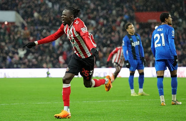 Sunderland có màn ngược dòng ấn tượng.