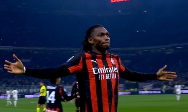 Ảnh bài viết Rafael Leao tỏa sáng, Milan chiếm đỉnh bảng Serie A
