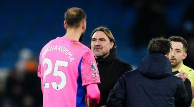 HLV Leeds, Daniel Farke không hài lòng với thủ môn Gianluigi Donnarumma.