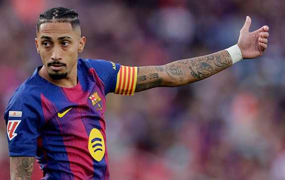 Ảnh bài viết Raphinha rực sáng ngày tái xuất: "Nhạc trưởng" giúp Barcelona ngược dòng