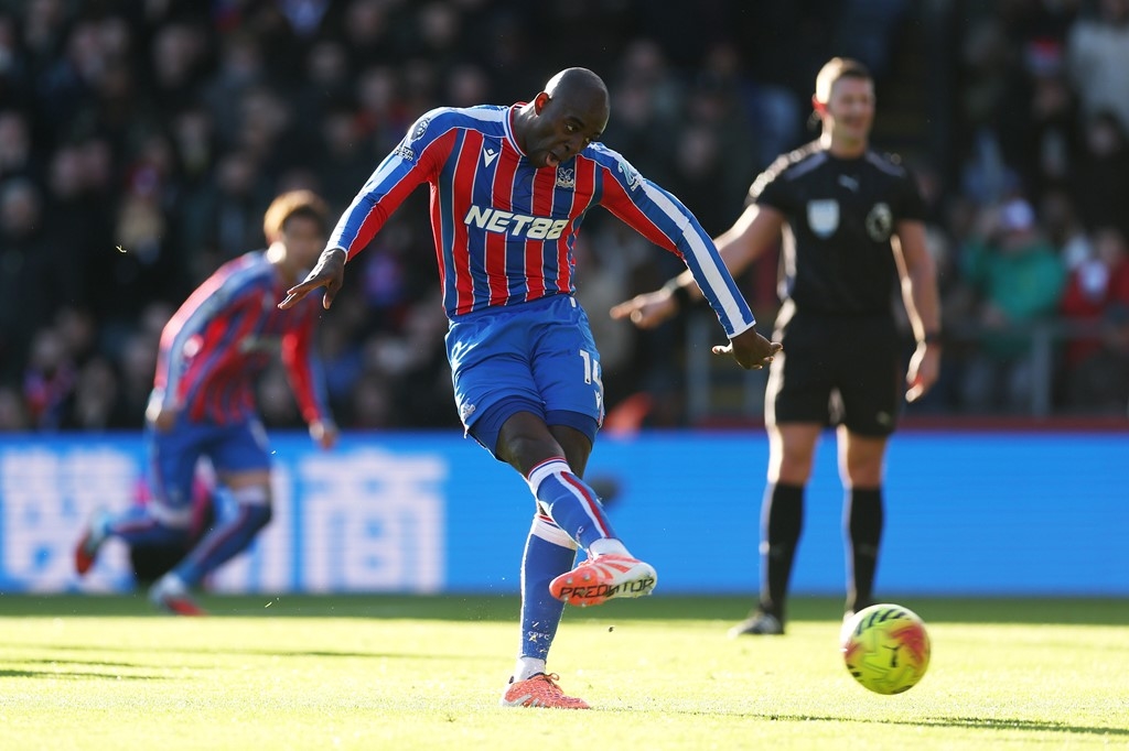 Ảnh bài viết Luật mới từ IFAB giúp Jean-Philippe Mateta đá lại phạt đền