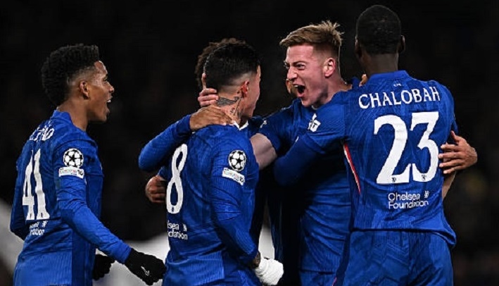 Ảnh bài viết Chalobah đánh đầu tung lưới Arsenal giúp Chelsea dẫn bàn trong thế thiếu người