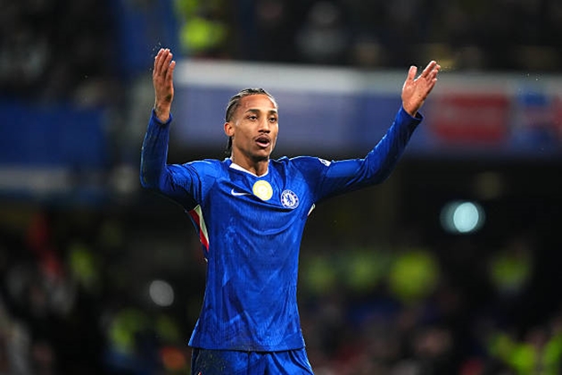 Joao Pedro 6.9 Có một hoặc hai cơ hội ngon ăn nhưng không có được cơ hội rõ ràng nào. Bị thay ra ngay đầu hiệp hai.