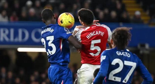 HLV Maresca tin rằng Piero Hincapie xứng đáng phải nhận thẻ đỏ.