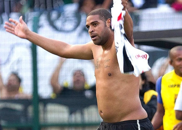 Adriano tăng cân, không thể duy trì phong độ và phải trở về Brazil.