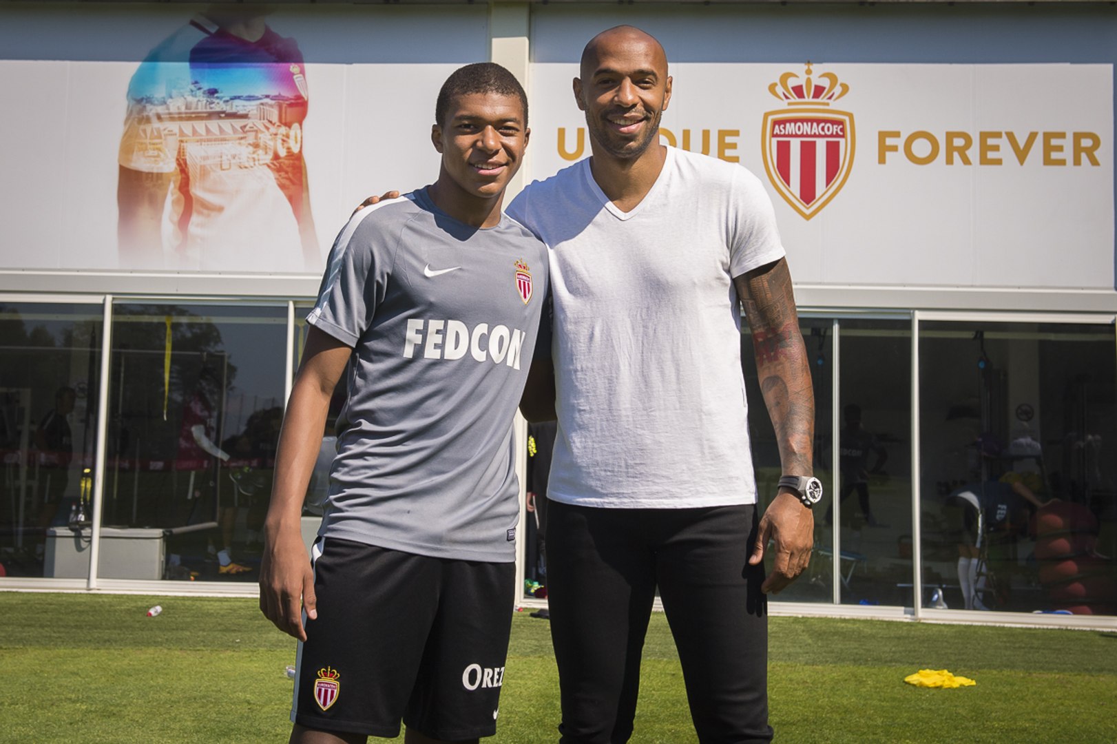 Henry và Monaco là hai cầu thủ xuất sắc nhất của Monaco