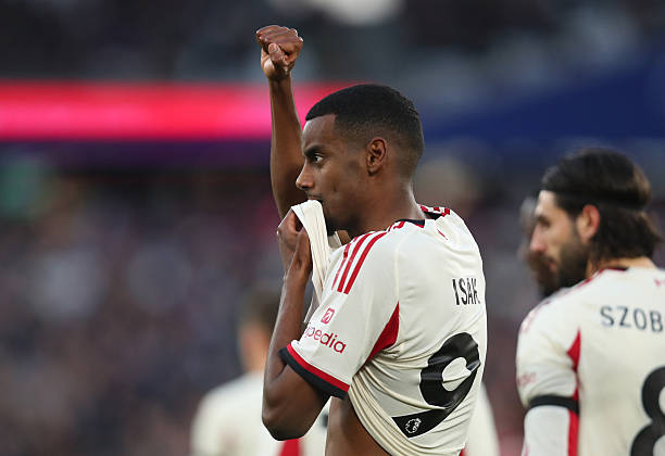 Ảnh bài viết Alexander Isak và viên gạch đầu tiên cho sự hồi sinh của Liverpool