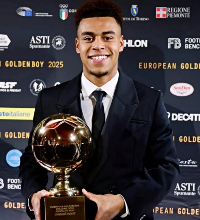 Desire Doue được vinh danh sau mùa giải bùng nổ.