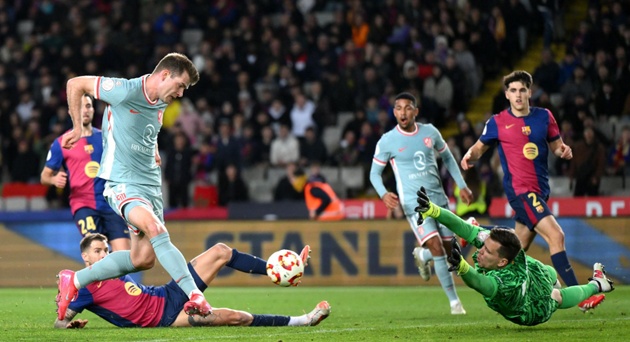 Sorloth gieo rắc ám ảnh cho Barcelona.