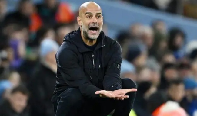 Man City đánh mất lợi thế dẫn bàn trước Leeds United.