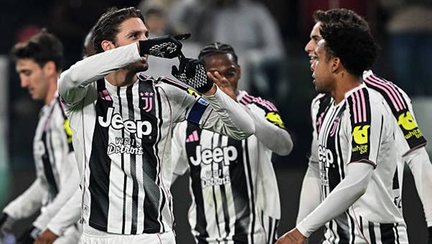 Juventus dễ dàng giành vé đi tiếp tại Coppa Italia.