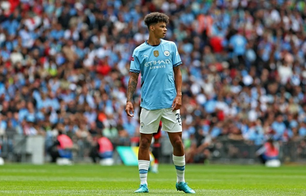 Trọng tài đã đúng khi không thổi phạt đền Man City.