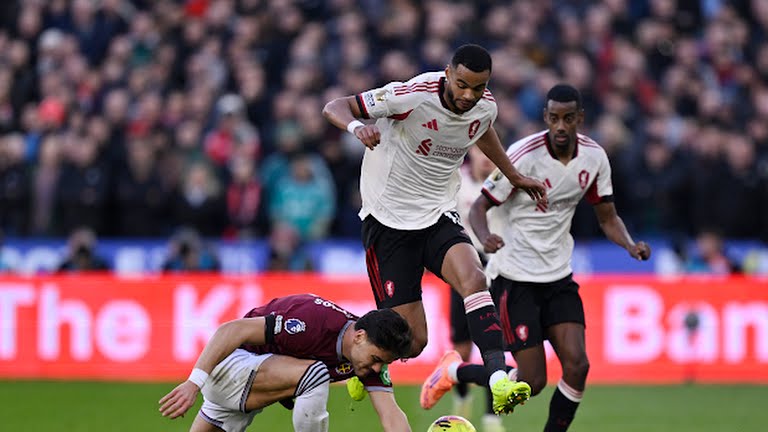 Ảnh bài viết Liverpool tái xuất Anfield, Slot nhấn mạnh yêu cầu chiến đấu đến phút cuối