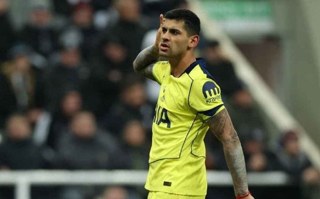 Romero là người hùng của Tottenham rạng sáng nay.