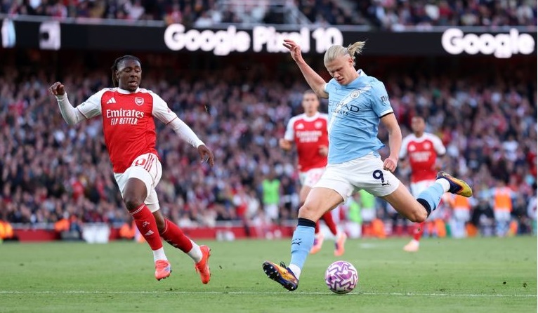 Ảnh bài viết Man City thắng điên rồ: Haaland cảnh báo khẩn về Arsenal