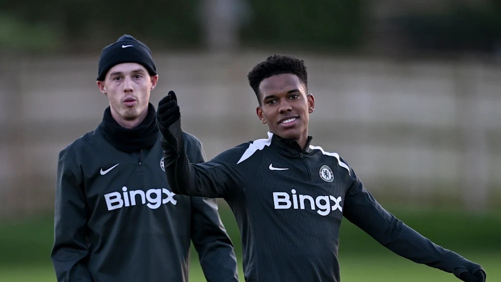 Cầu thủ trẻ cần được chăm sóc cẩn thận.