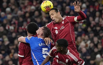 Ảnh bài viết Carragher nổi điên: Sai lầm tai hại của Van Dijk trước Sunderland