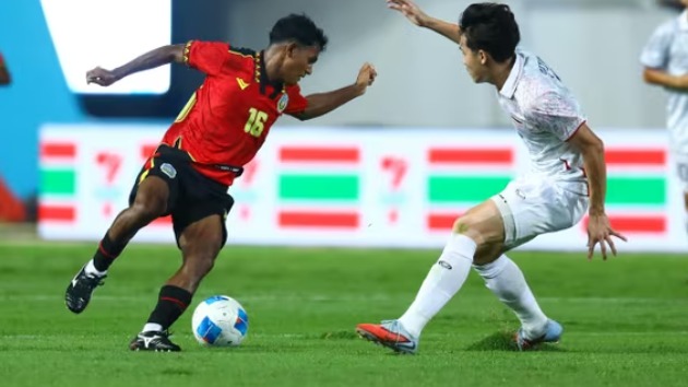 Ảnh bài viết SEA Games 33: Mặt sân Rajamangala xuống cấp nghiêm trọng sau 2 trận