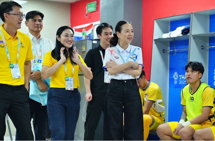 Ảnh bài viết U22 Thái Lan thắng đậm: Madam Pang xuống sân chúc mừng và thưởng nóng