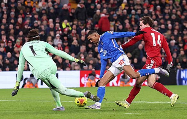 Ảnh bài viết Chiesa tỏa sáng cứu Liverpool, Arne Slot không ngợi khen