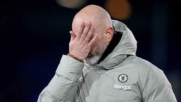 Enzo Maresca và các học trò nhận trận thua đau trước Leeds United.