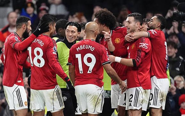 Ảnh bài viết Bị West Ham "níu chân", MU lỡ cơ hội lọt top 5 Ngoại hạng Anh