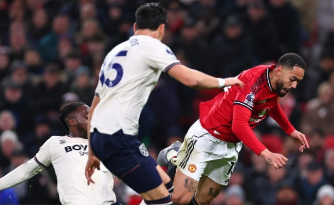 Ảnh bài viết Neville than phiền sự thiếu quyết tâm của MU ở trận đấu West Ham