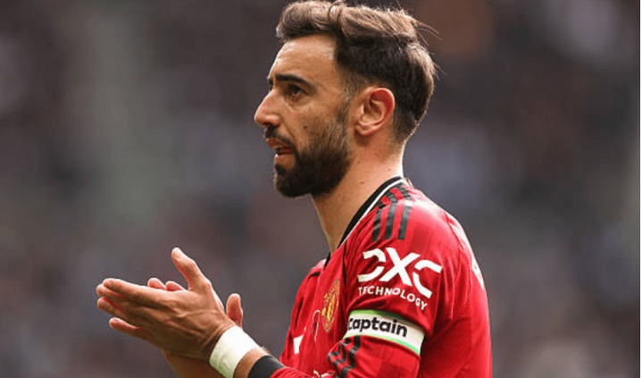 Việc Bruno phải chơi lùi sâu cũng nhận về không ít tranh cãi.