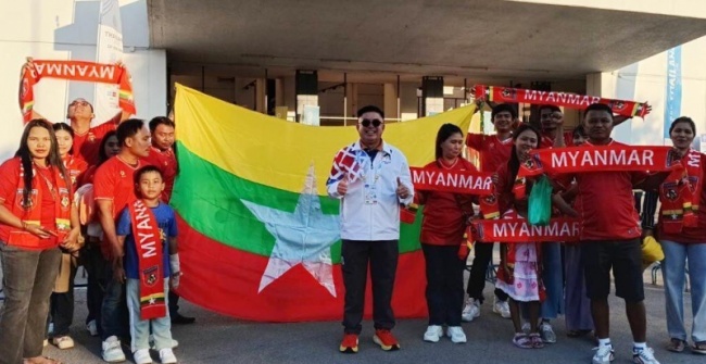 Ban tổ chức SEA Games để cổ động viên Myanmar đến sai sân.