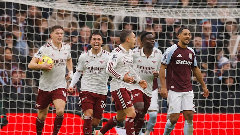  Trossard là người gỡ hoà cho Arsenal.