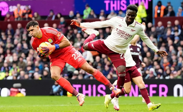 Emi Martinez có trận đấu xuất sắc